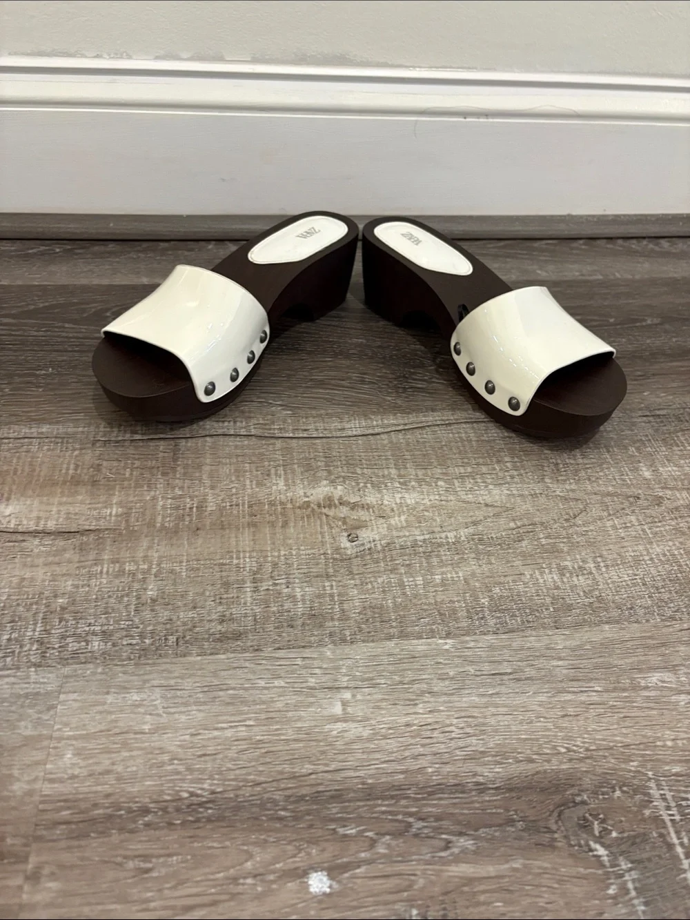 Zara White Patent Slide Sandals with Dark Brown Platform - Picture 9 of 9